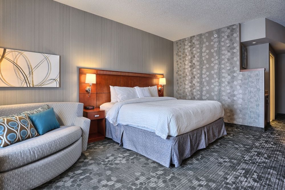 Standard Room, 1 King Bed with Sofa bed, Non Smoking (Mobility/Hearing Access, Roll-In Shwr)