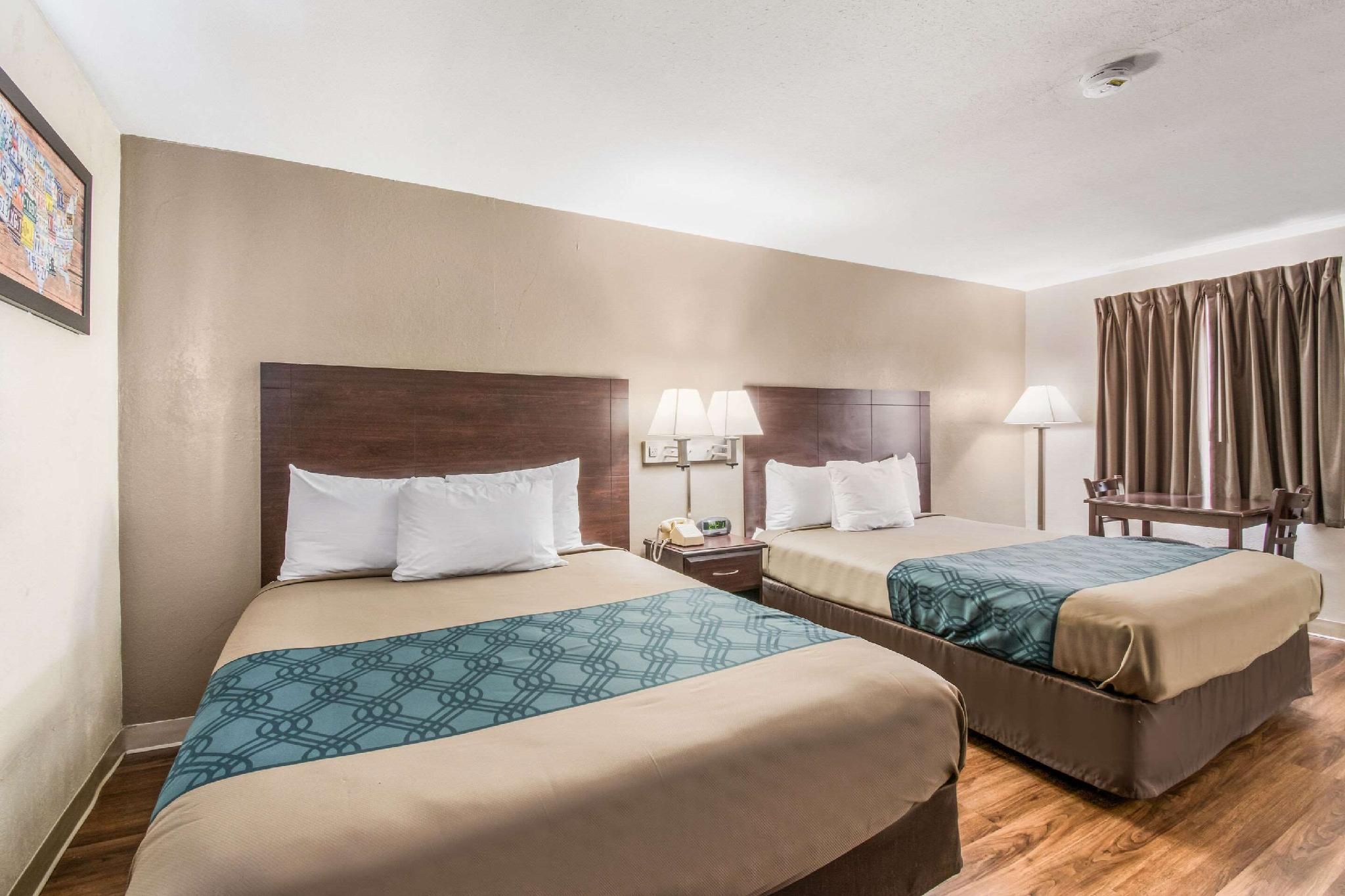 2 Queen Beds, Smoking