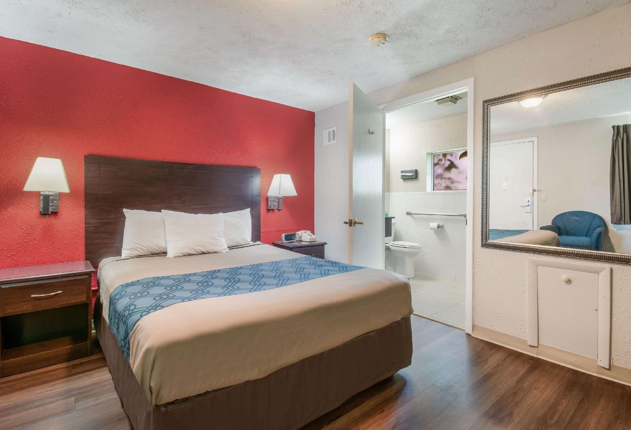 1 Queen Bed, Nonsmoking, Accessible