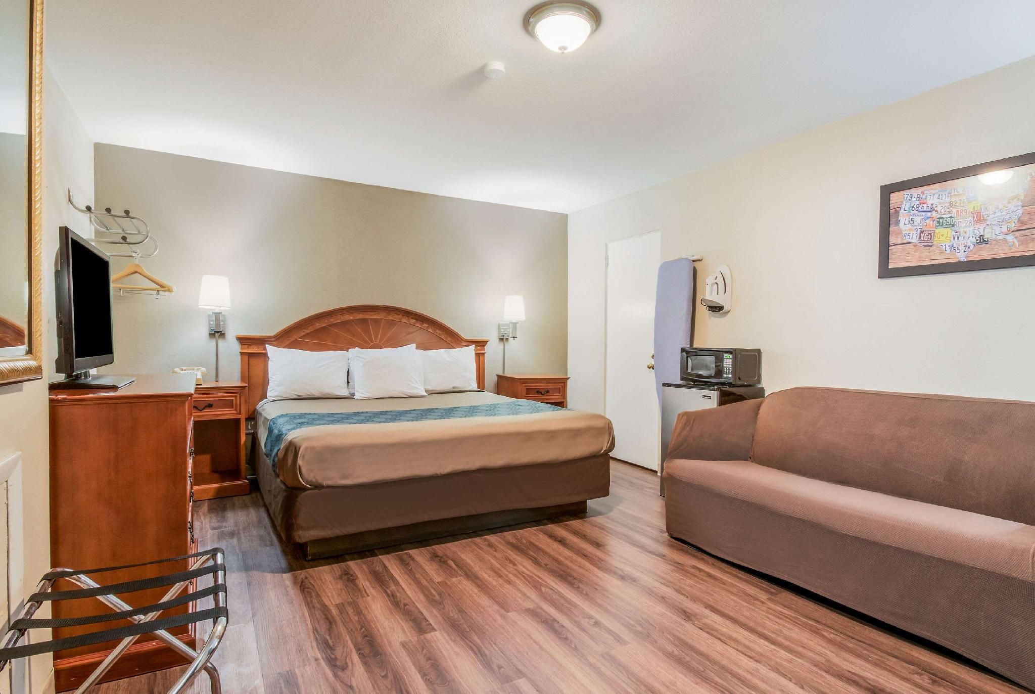 1 King Bed, Nonsmoking