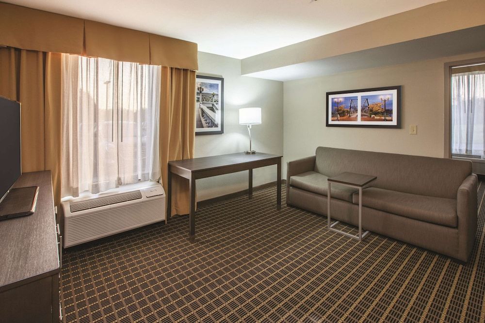 Suite, Multiple Beds, Non Smoking