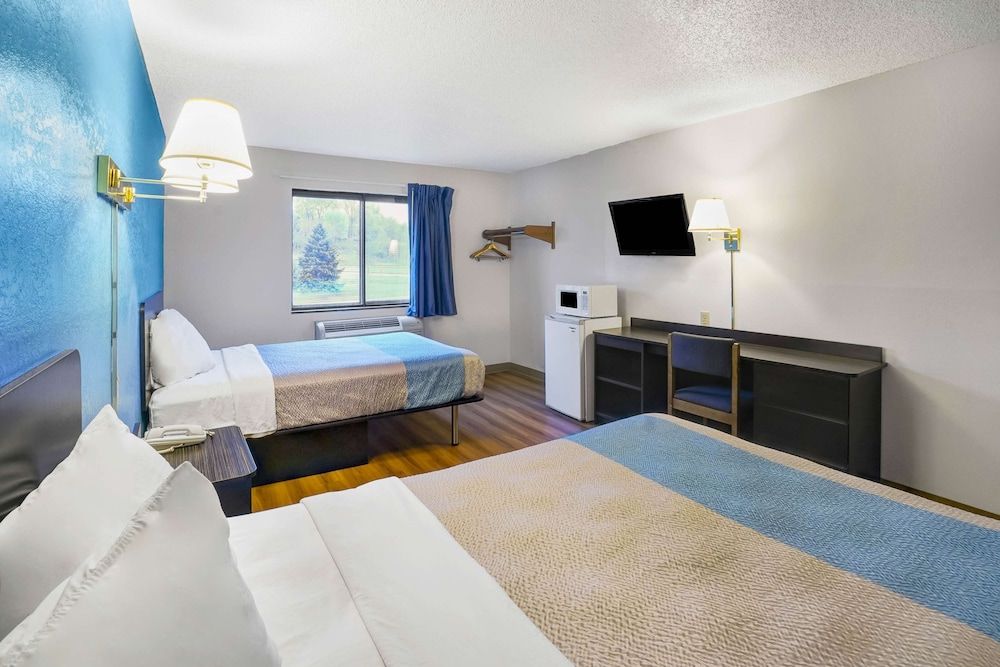 Motel 6 Montoursville, PA - Williamsport Deluxe Room, 2 Double Beds, Non Smoking, Refrigerator 3