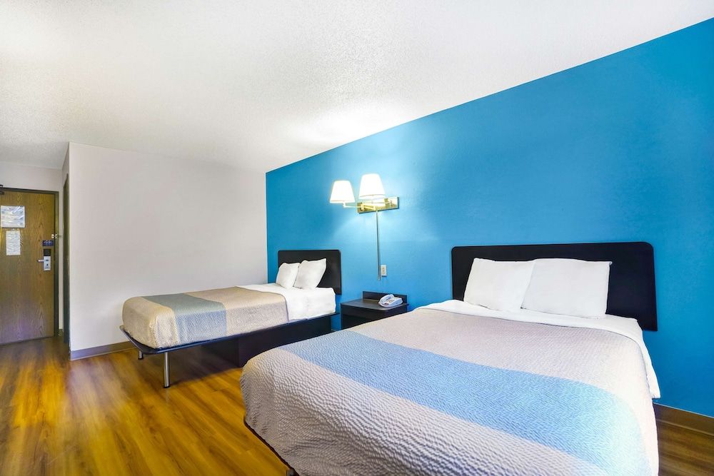 Motel 6 Montoursville, PA - Williamsport Deluxe Room, 2 Double Beds, Non Smoking, Refrigerator 4