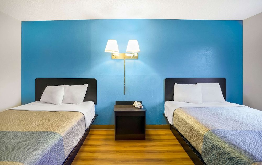 Motel 6 Montoursville, PA - Williamsport Deluxe Room, 2 Double Beds, Non Smoking, Refrigerator 2