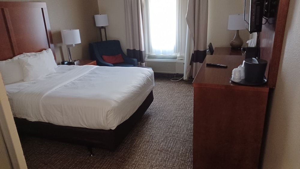 Room, 1 Queen Bed, Accessible, Non Smoking (Hearing, Mobility Roll-In Shower)