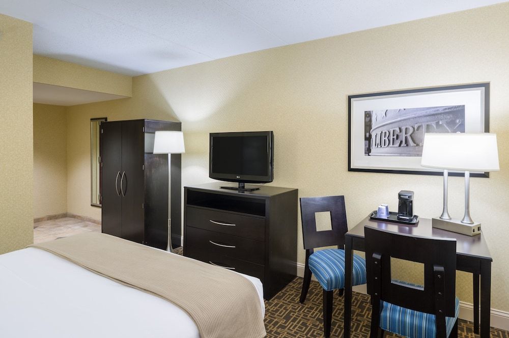 undefined Holiday Inn Express Philadelphia - Penns Landing by IHG 3