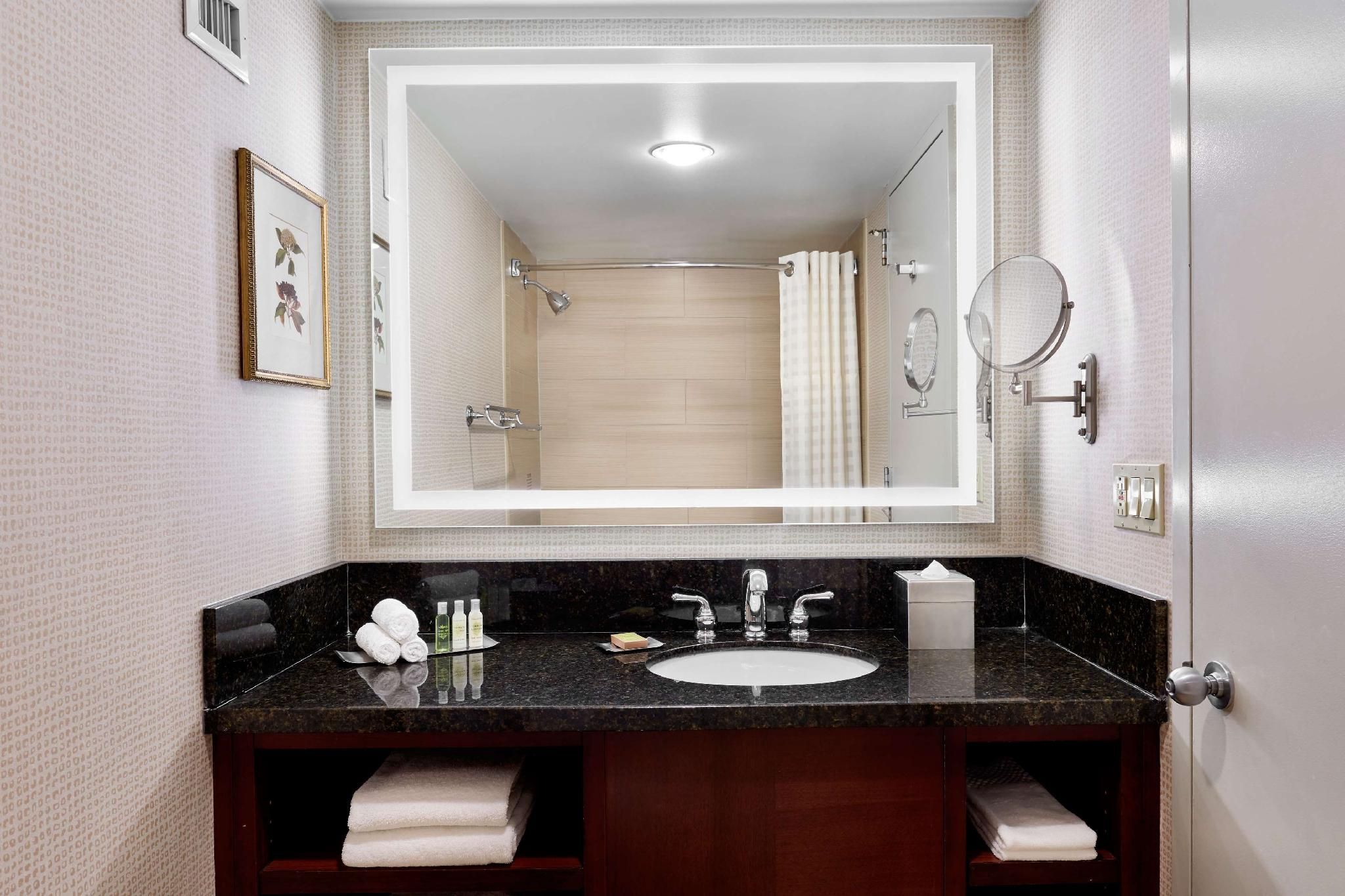 undefined DoubleTree by Hilton Philadelphia Center City 4