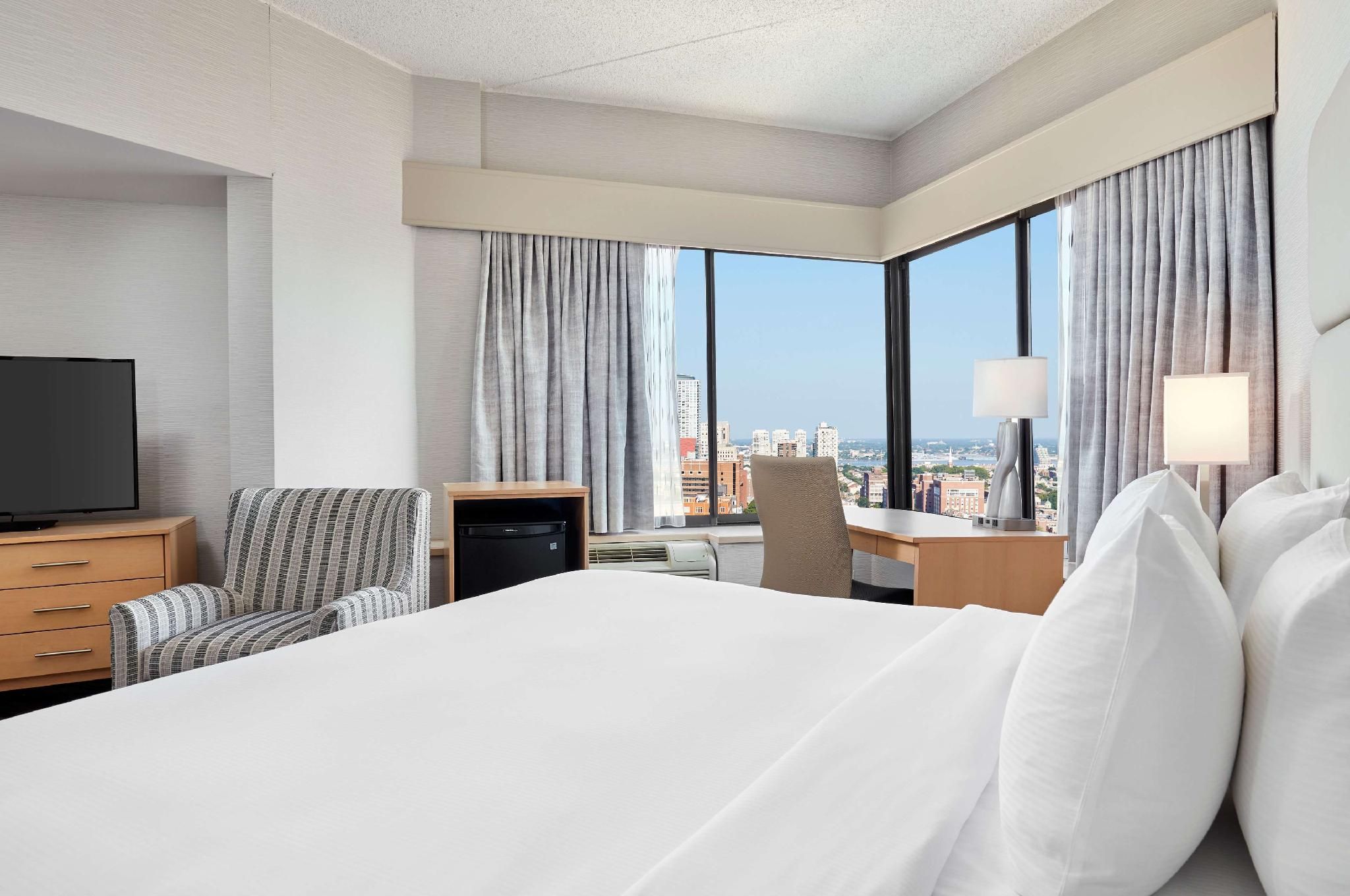 1 King Bed-High Floor City Views
