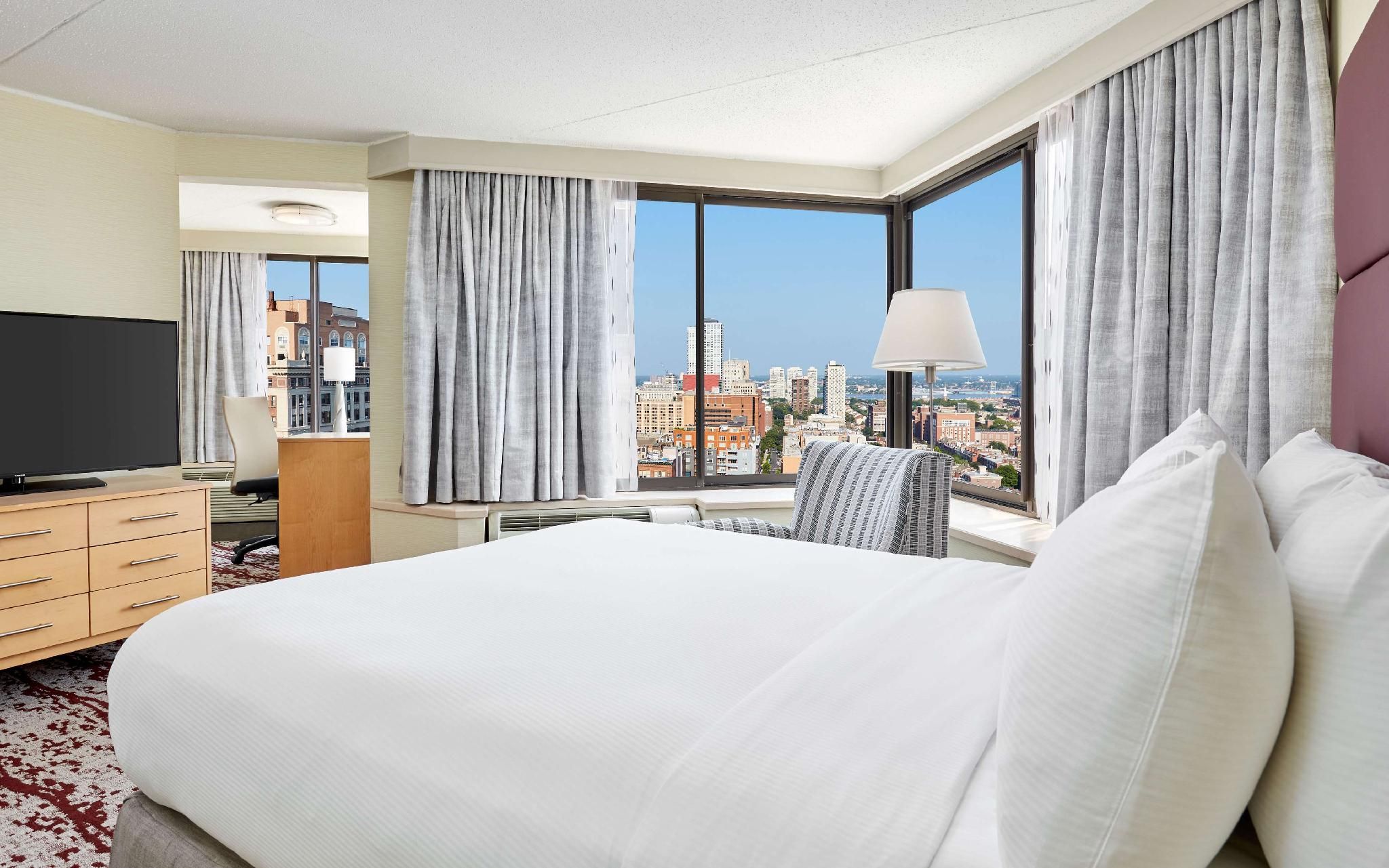 undefined DoubleTree by Hilton Philadelphia Center City 3