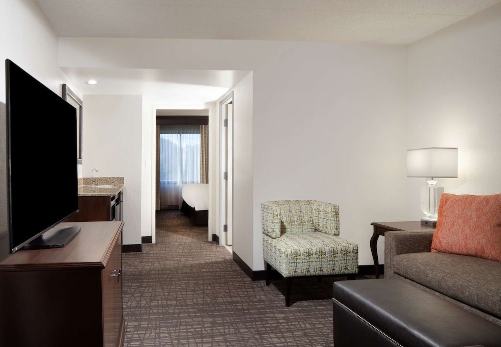 Embassy Suites by Hilton Philadelphia Airport