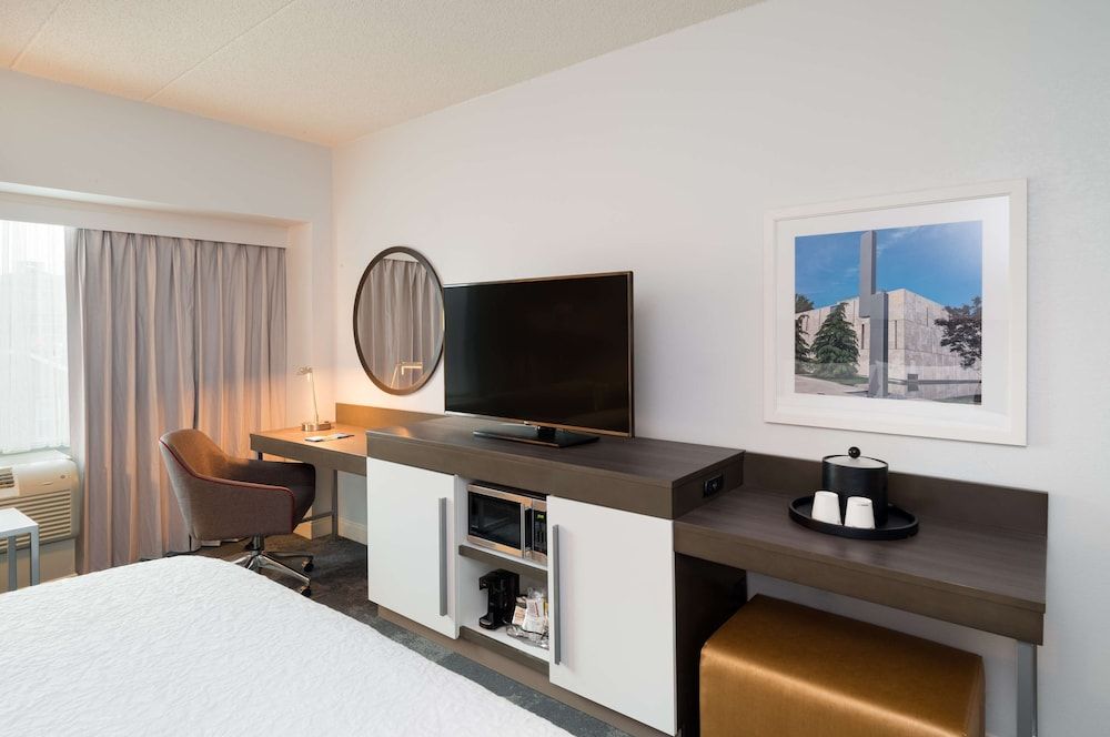 undefined Hampton Inn Philadelphia Center City-Convention Center 8