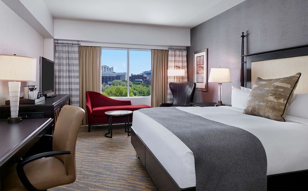 Room, 1 King Bed, Accessible, Bathtub