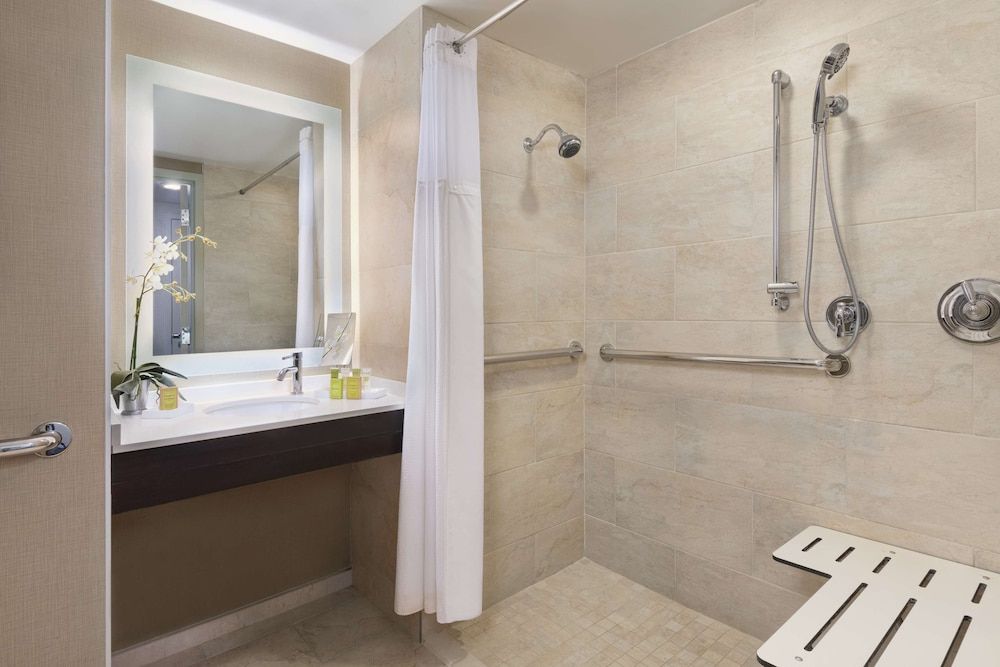 Junior Suite, 1 King Bed, Accessible
