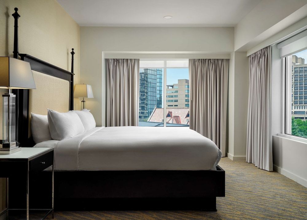 Room, 1 King Bed, Corner