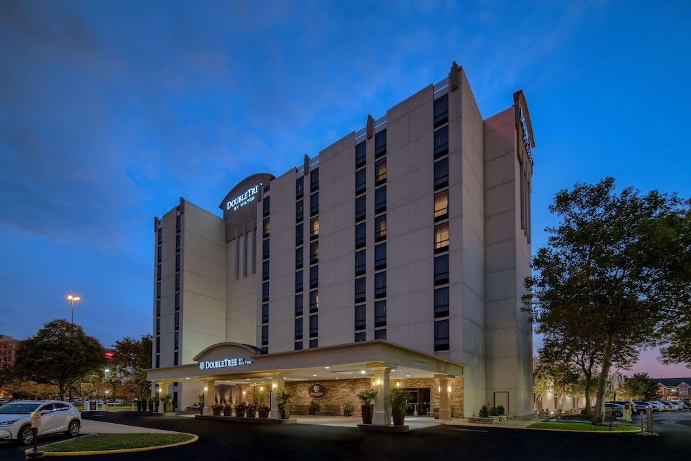 undefined Doubletree by Hilton Philadelphia Airport 5