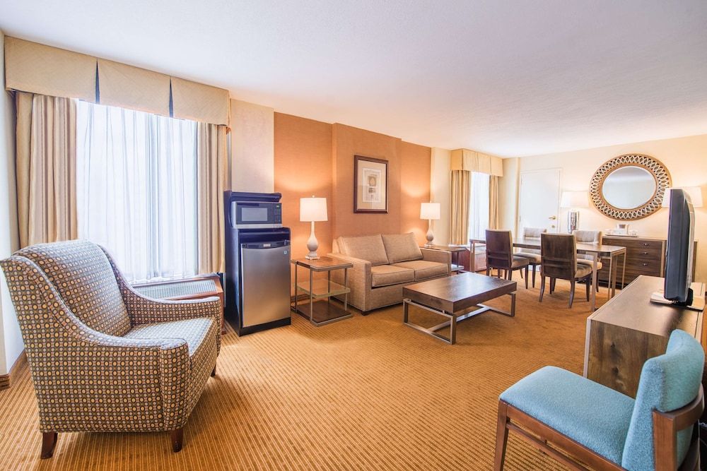 undefined Doubletree by Hilton Philadelphia Airport 9