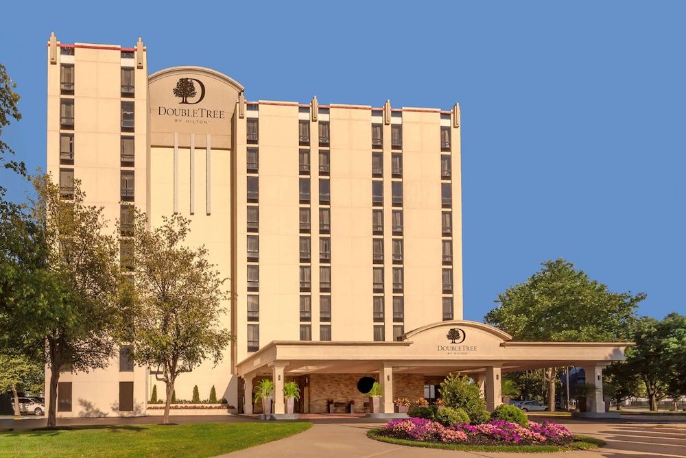 undefined Doubletree by Hilton Philadelphia Airport 4