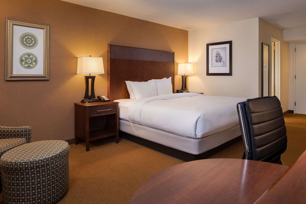 undefined Doubletree by Hilton Philadelphia Airport 7