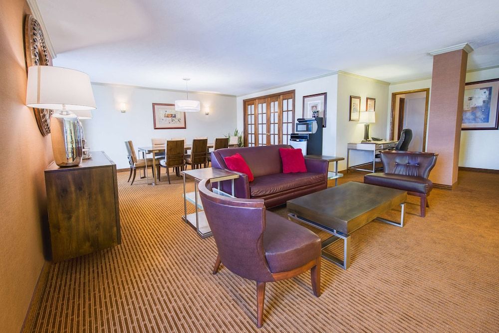 undefined Doubletree by Hilton Philadelphia Airport 10