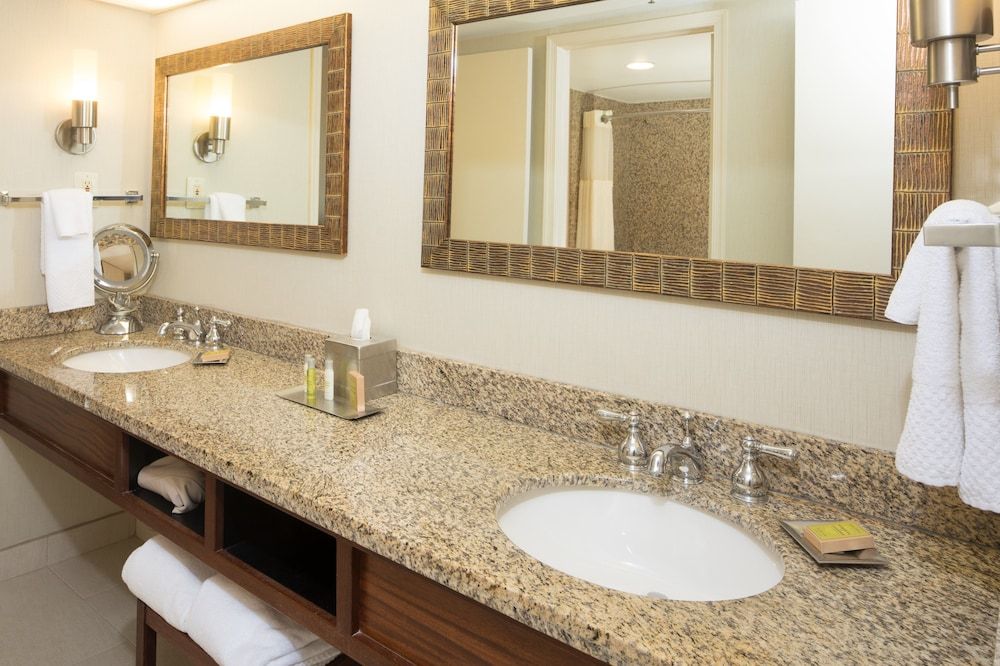 undefined Doubletree by Hilton Philadelphia Airport 8