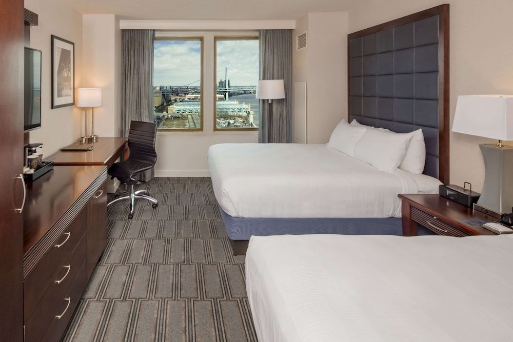 undefined Hilton Philadelphia at Penn's Landing 2