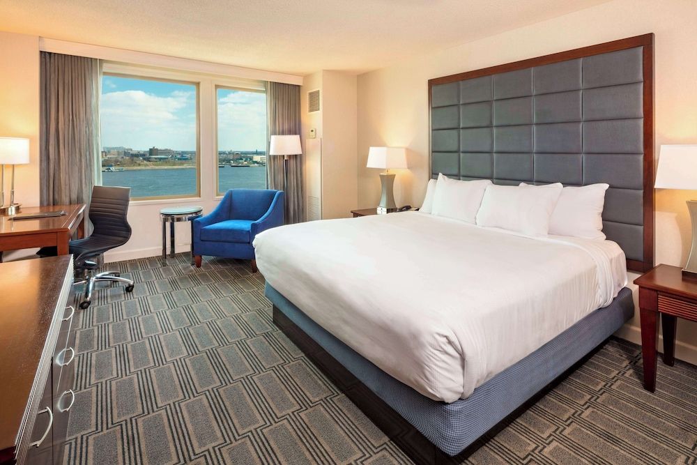 Room, 1 King Bed (Waterfront View)