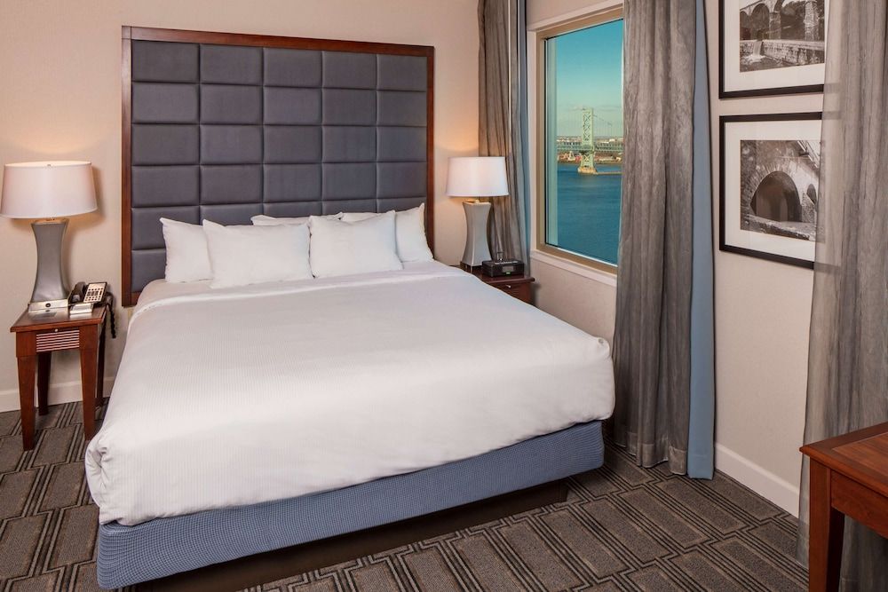 Room, 1 King Bed (Waterfront View)