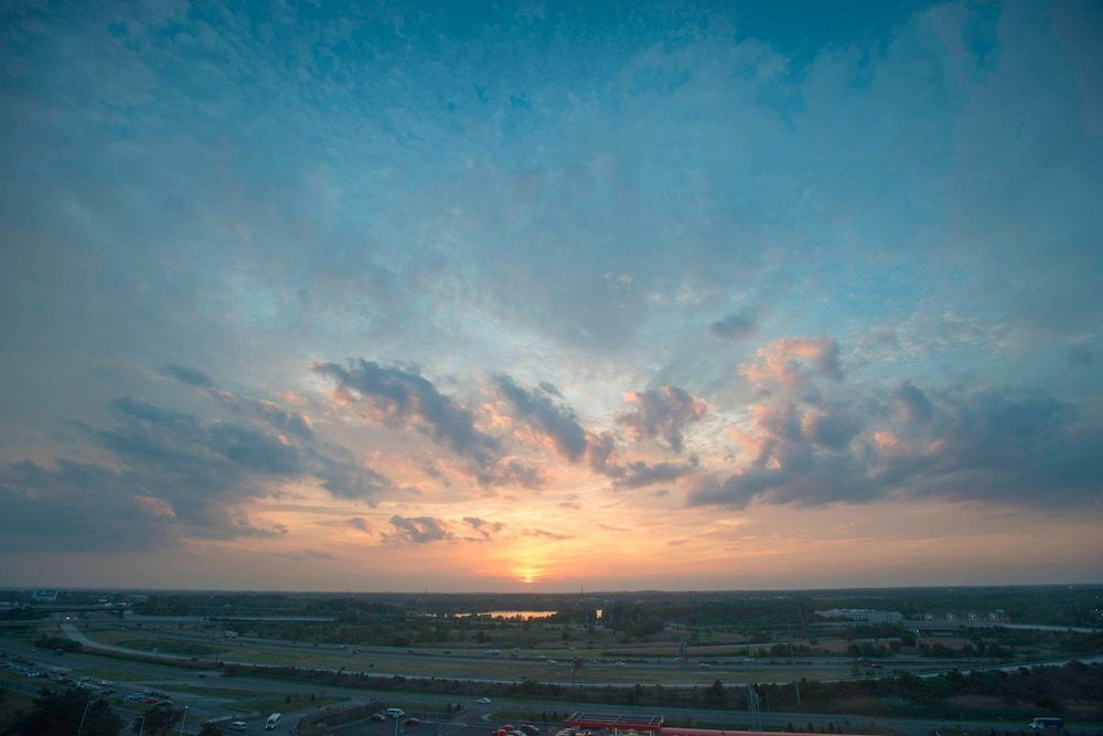 Philadelphia Airport Marriott Room, 1 King Bed 3