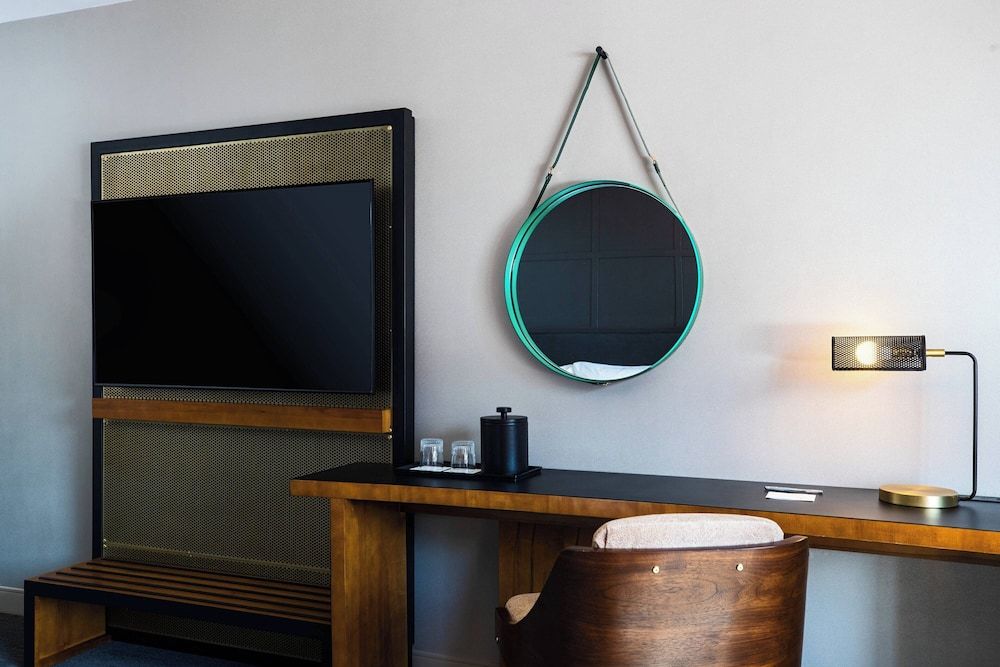 Renaissance Philadelphia Downtown Hotel Room, 1 King Bed, Non Smoking 9