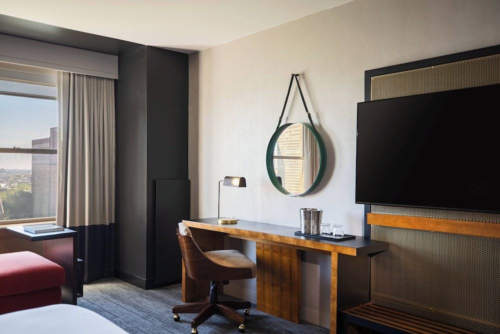 Renaissance Philadelphia Downtown Hotel Room, 1 King Bed, Non Smoking 10