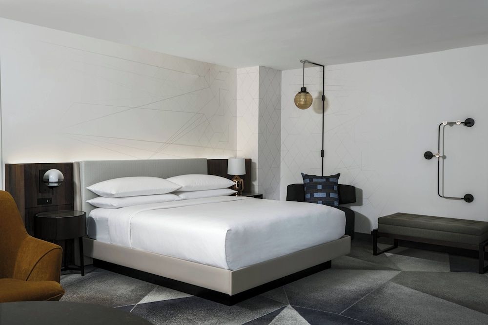 Philadelphia Marriott Old City Standard Room, 1 King Bed