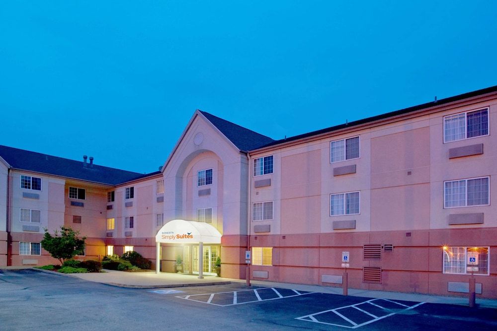 undefined Sonesta Simply Suites Pittsburgh Airport