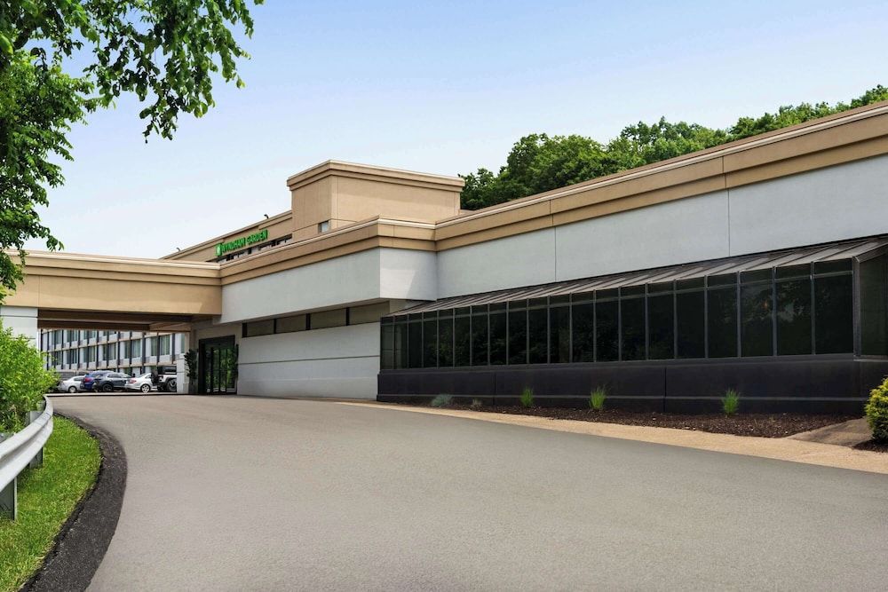 undefined Wyndham Garden Pittsburgh Airport