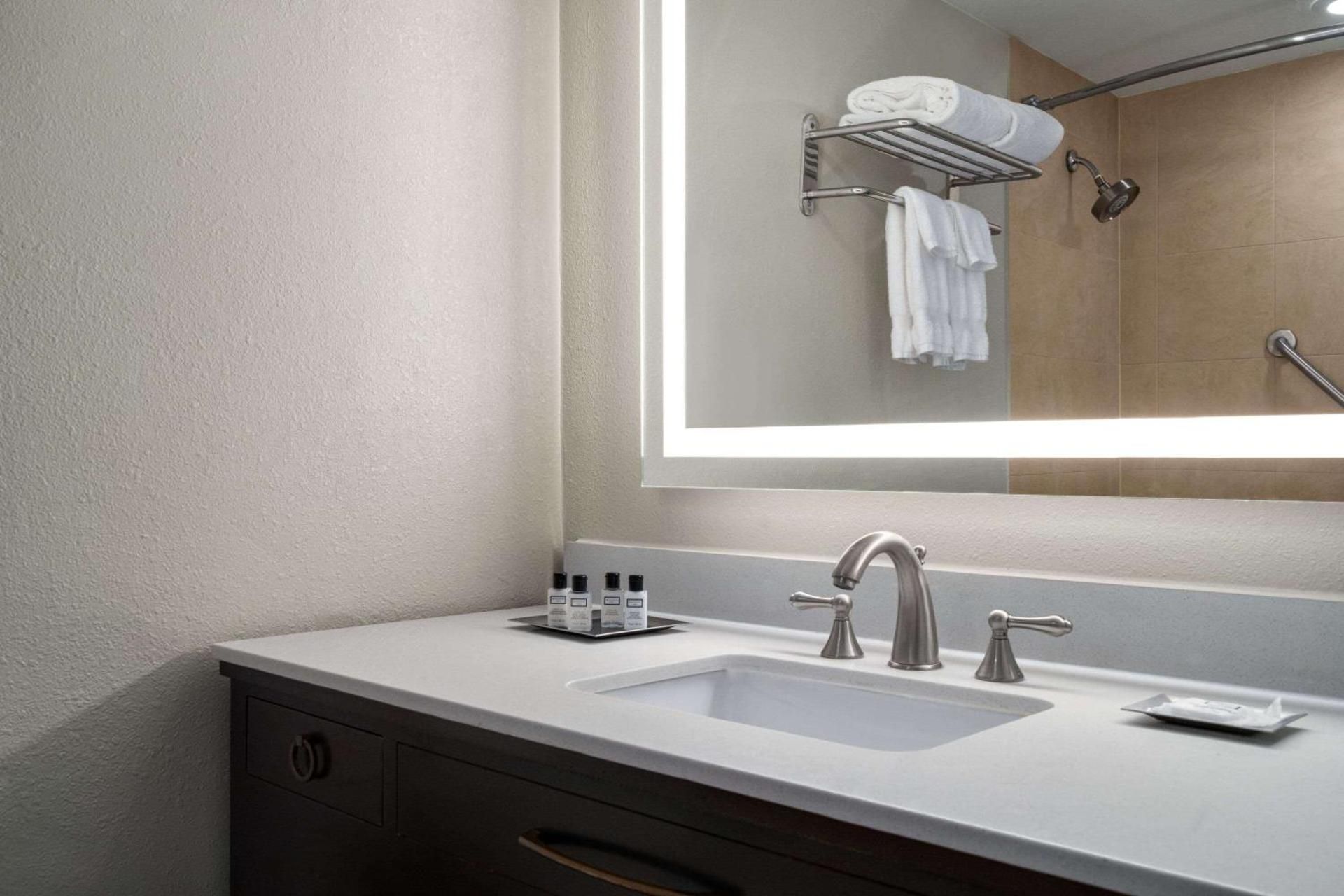 undefined Wyndham Garden Pittsburgh Airport 6