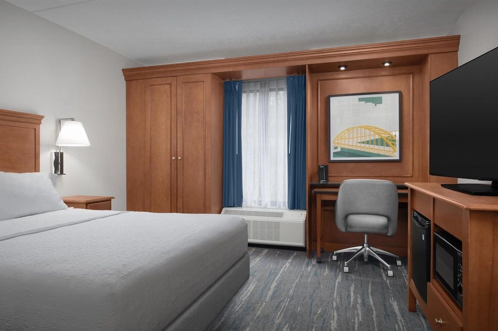 undefined Hampton Inn Pittsburgh/Greentree 3