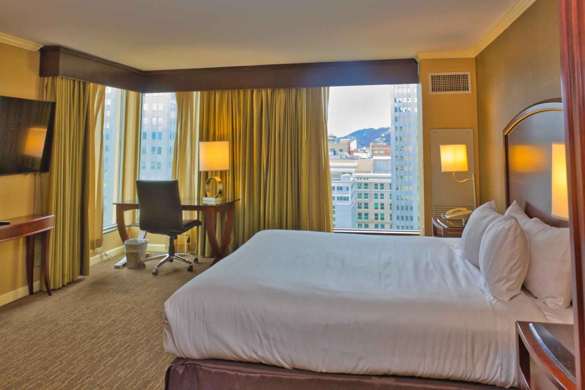 Wyndham Grand Pittsburgh Downtown City View 1 King Non-Smoking 2