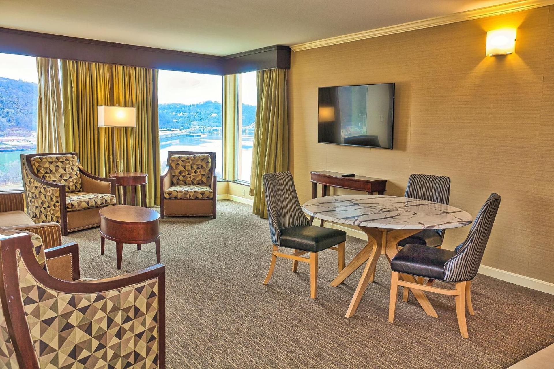 Luxury Suite 1 King Non-Smoking