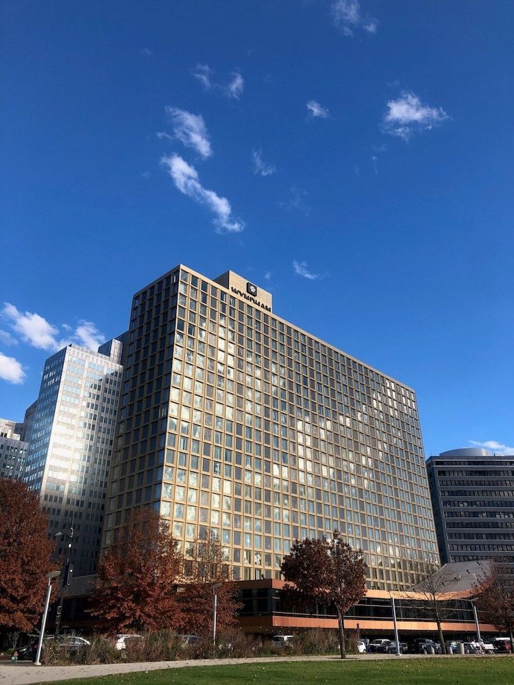 undefined Wyndham Grand Pittsburgh Downtown 3