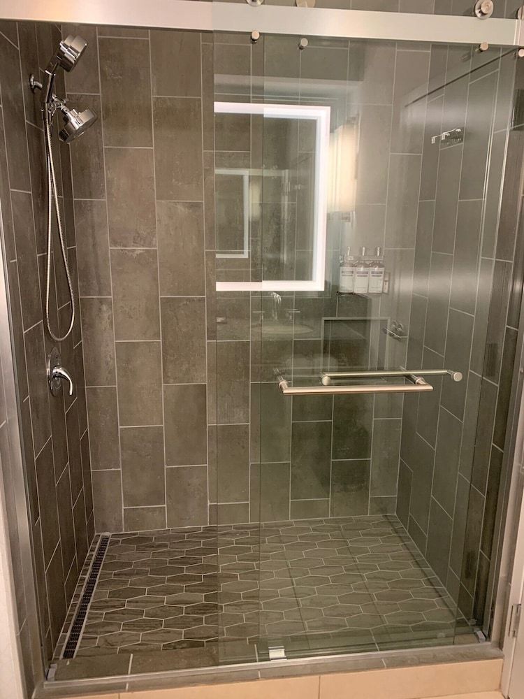 Hyatt Regency Pittsburgh International Airport Room, 1 King Bed, Accessible (Shower) 6