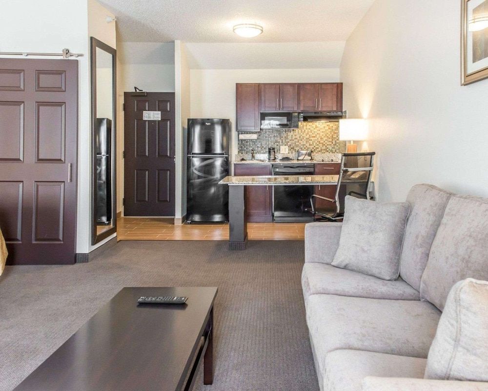 MainStay Suites Pittsburgh Airport Suite, 1 Queen Bed with Sofa bed, Accessible, Non Smoking