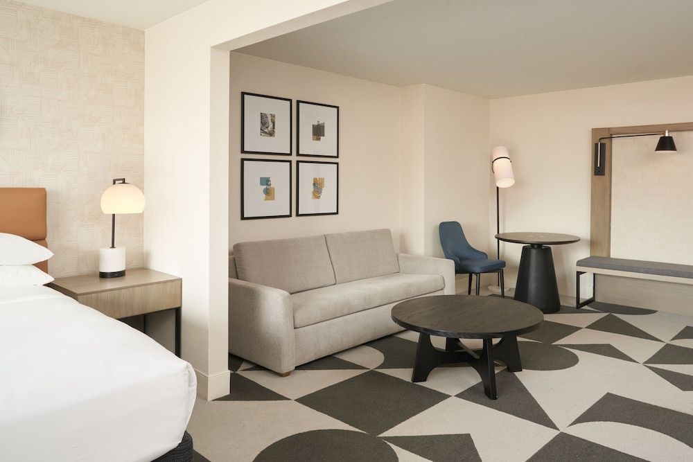 undefined Sheraton Pittsburgh Hotel at Station Square 4