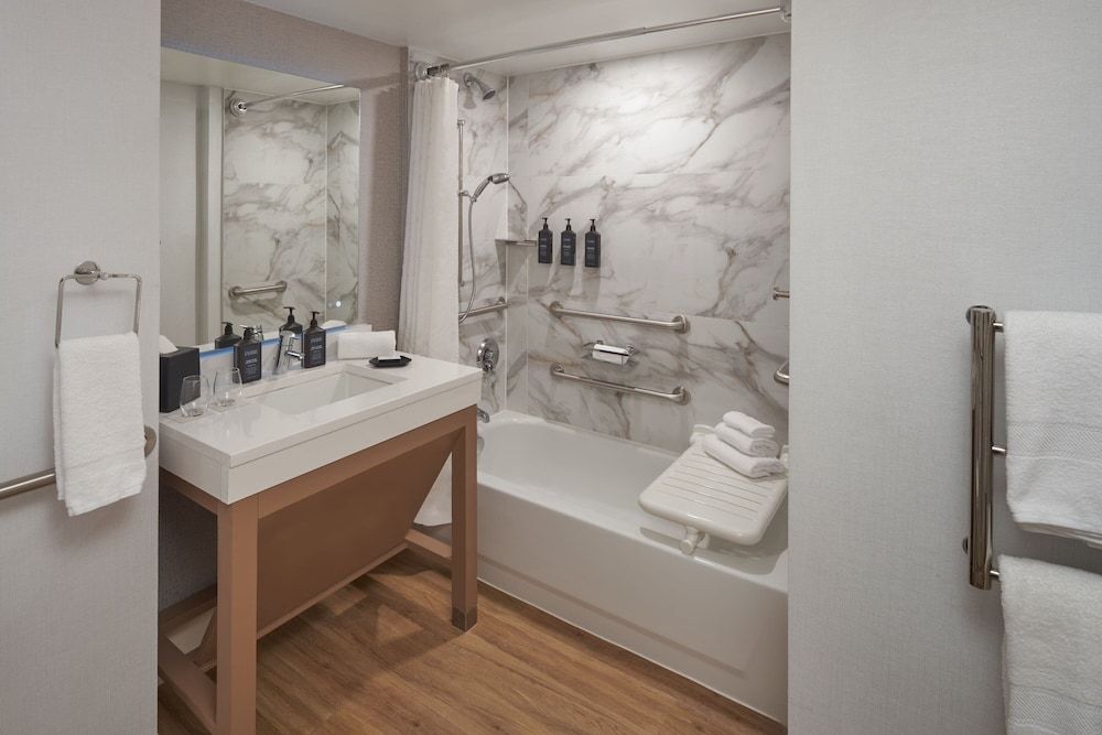 undefined Sheraton Pittsburgh Hotel at Station Square 5