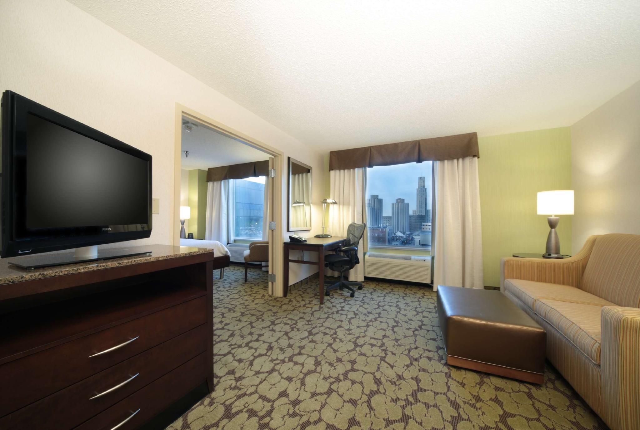 1 King Dlx Suite Hearing Accessible