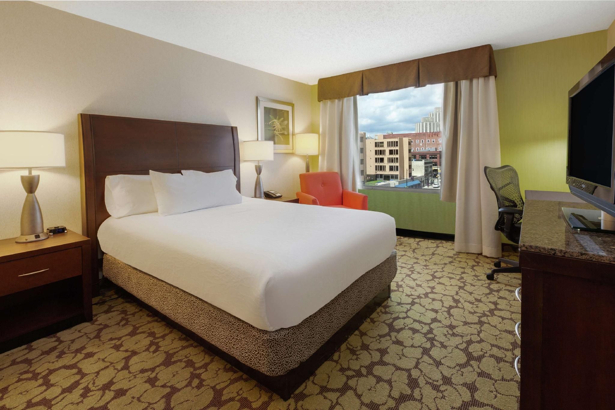 1 King Bed 
