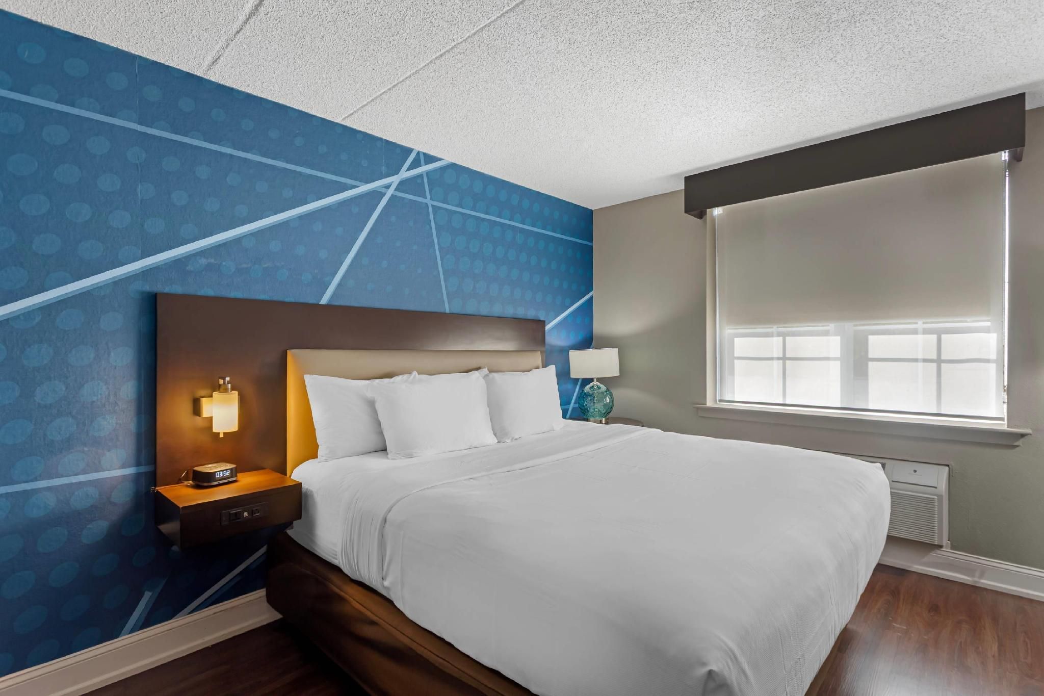 1 King Bed, Efficiency, Nonsmoking