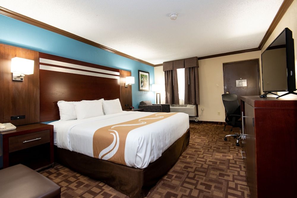 Room, 1 King Bed, Smoking