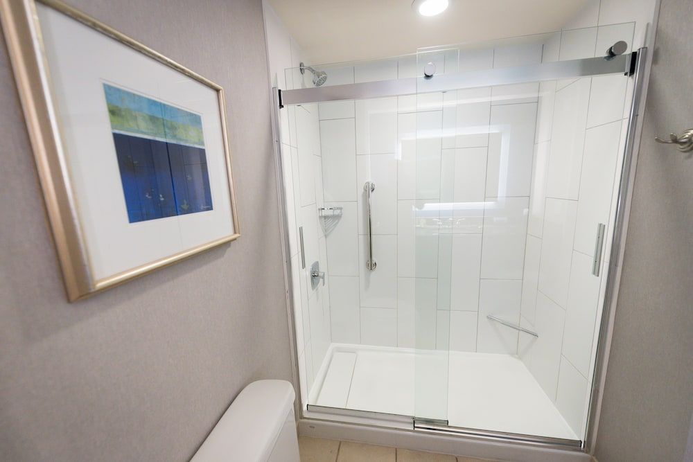 Room, 2 Queen Beds, Accessible (3x3 Shower)