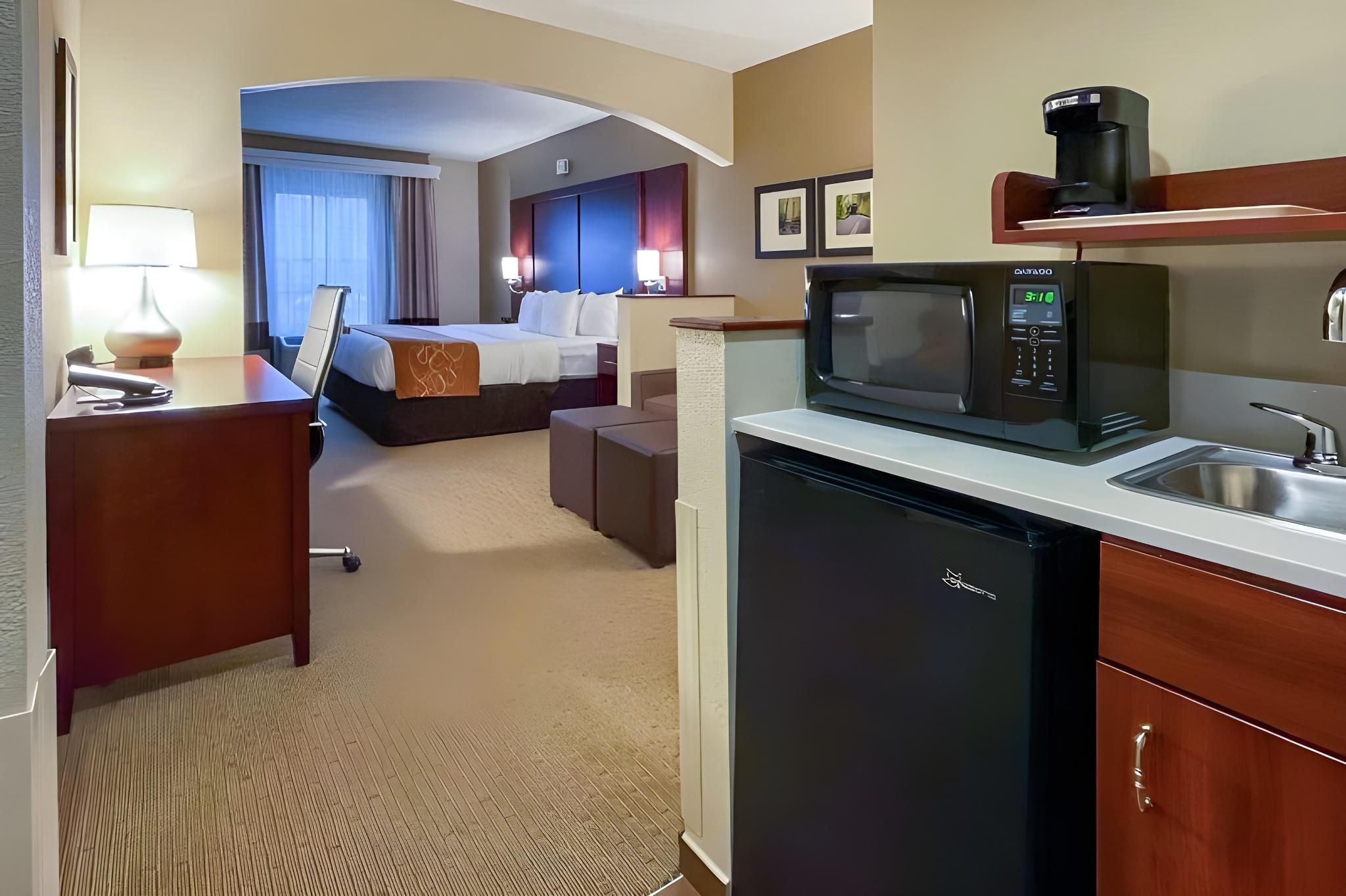 1 King Bed, Nonsmoking, Accessible