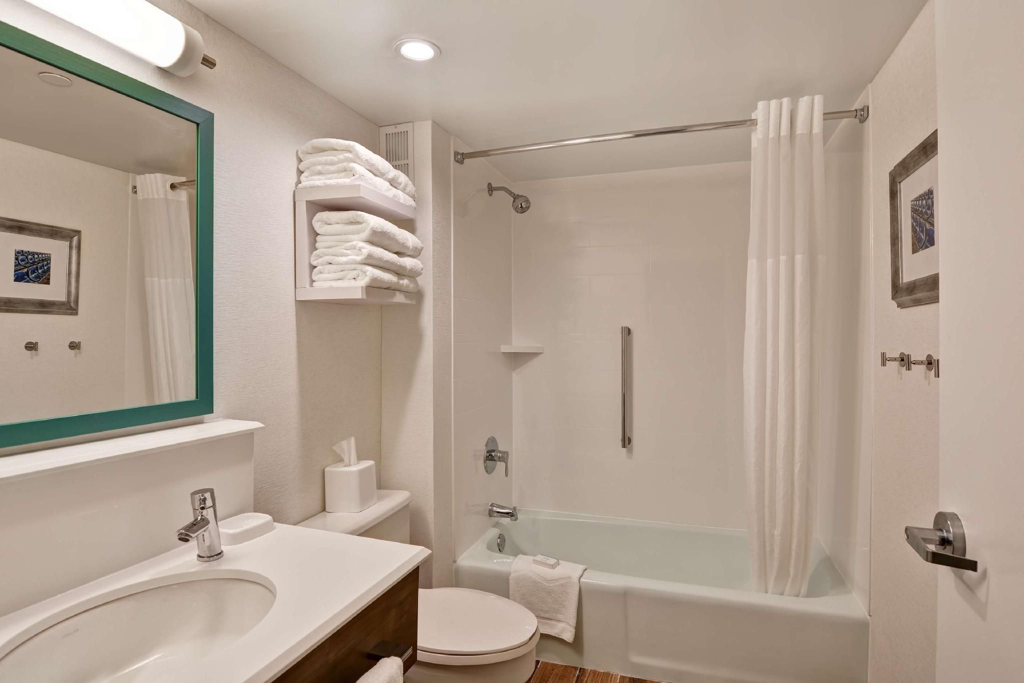 1 KING BED- MINIFRIDGE- NONSMOKING