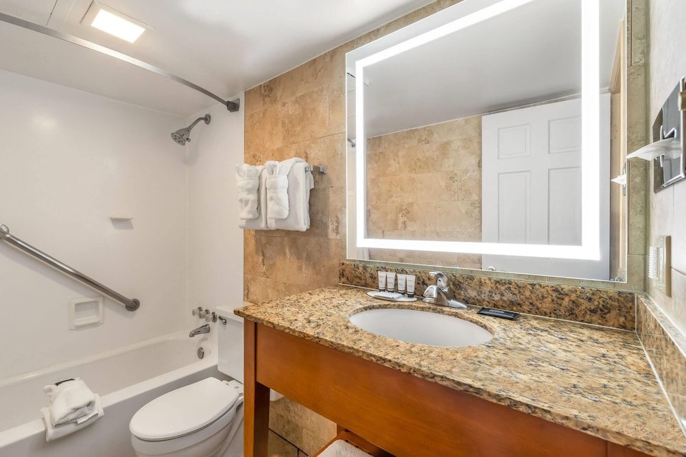 Ramada by Wyndham State College Hotel & Conference Center Room, 2 Double Beds, Non Smoking (Interior Entrance) 8